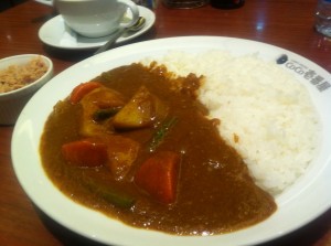 Vegetable curry with side of tuna